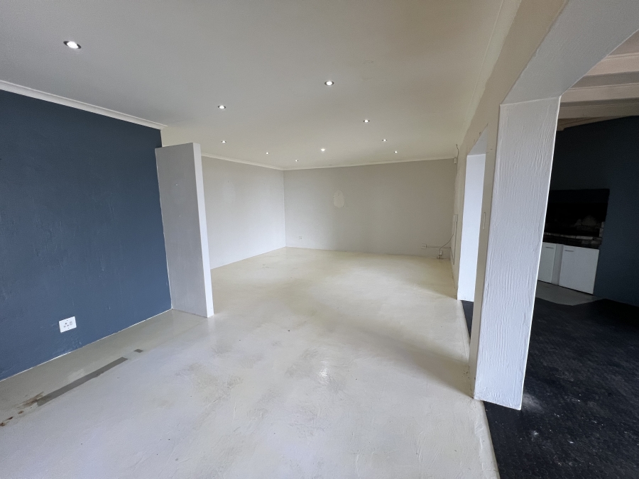 2 Bedroom Property for Sale in Wavecrest Eastern Cape